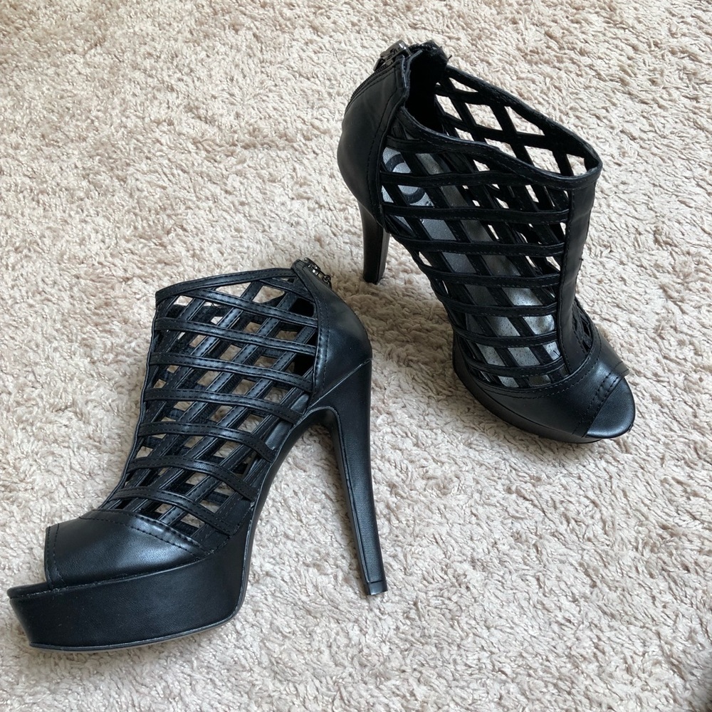 G by guess black heels